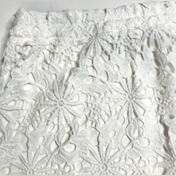 Skies Are Blue White Crochet Floral Lace Elastic waistband Lined Skirt Medium - Picture 4 of 6